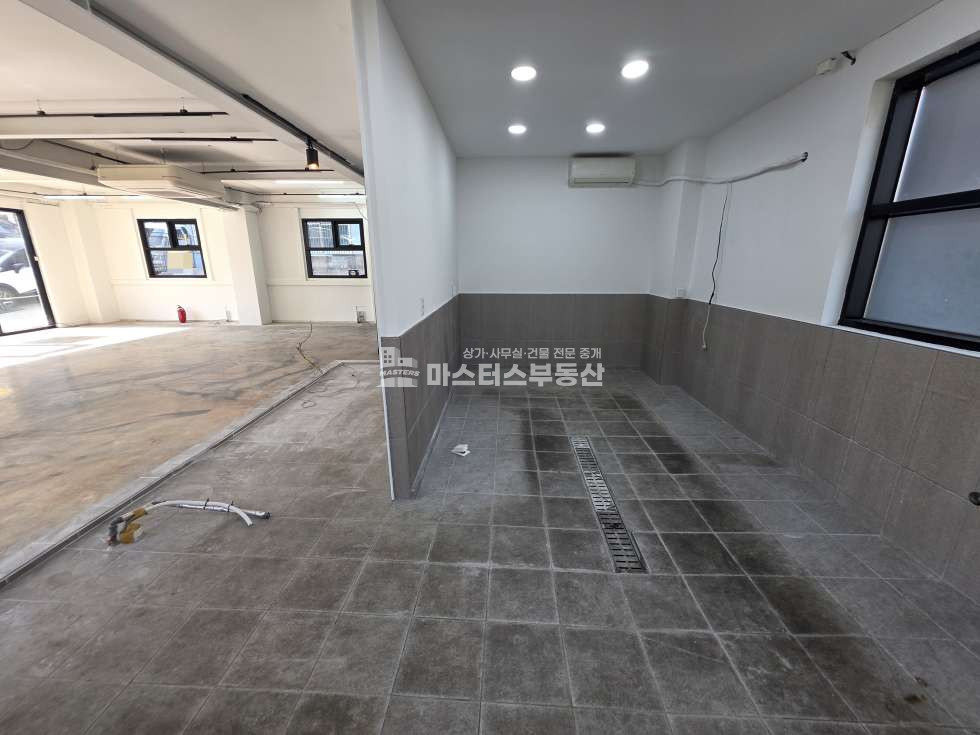 인천 남동구 구월동 궐리단길 층고 높은 통건물 무권리 공실 임대 , 내부계단있음 월세 매물번호 10145 사진 9
