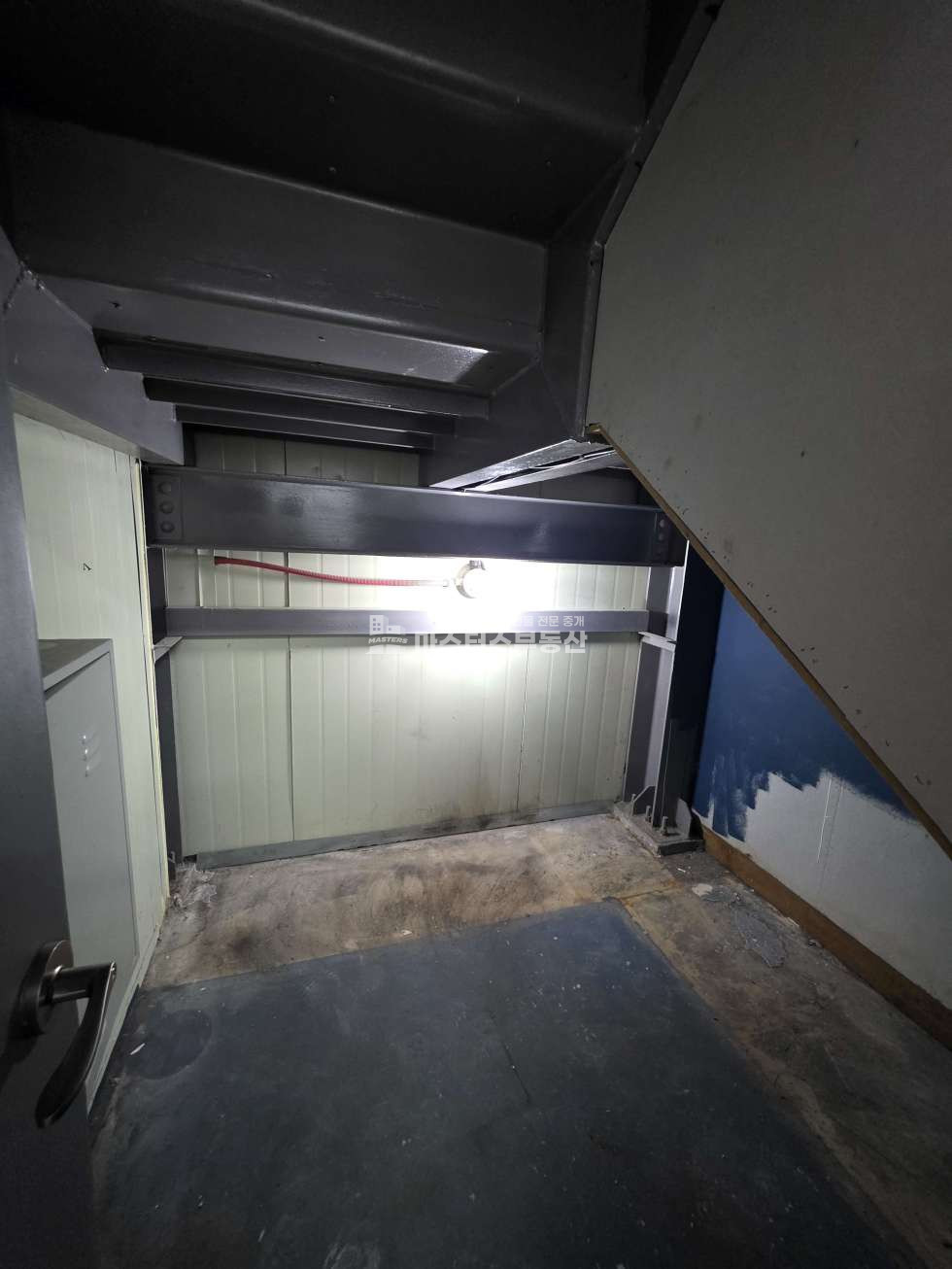 인천 남동구 구월동 궐리단길 층고 높은 통건물 무권리 공실 임대 , 내부계단있음 월세 매물번호 10145 사진 11