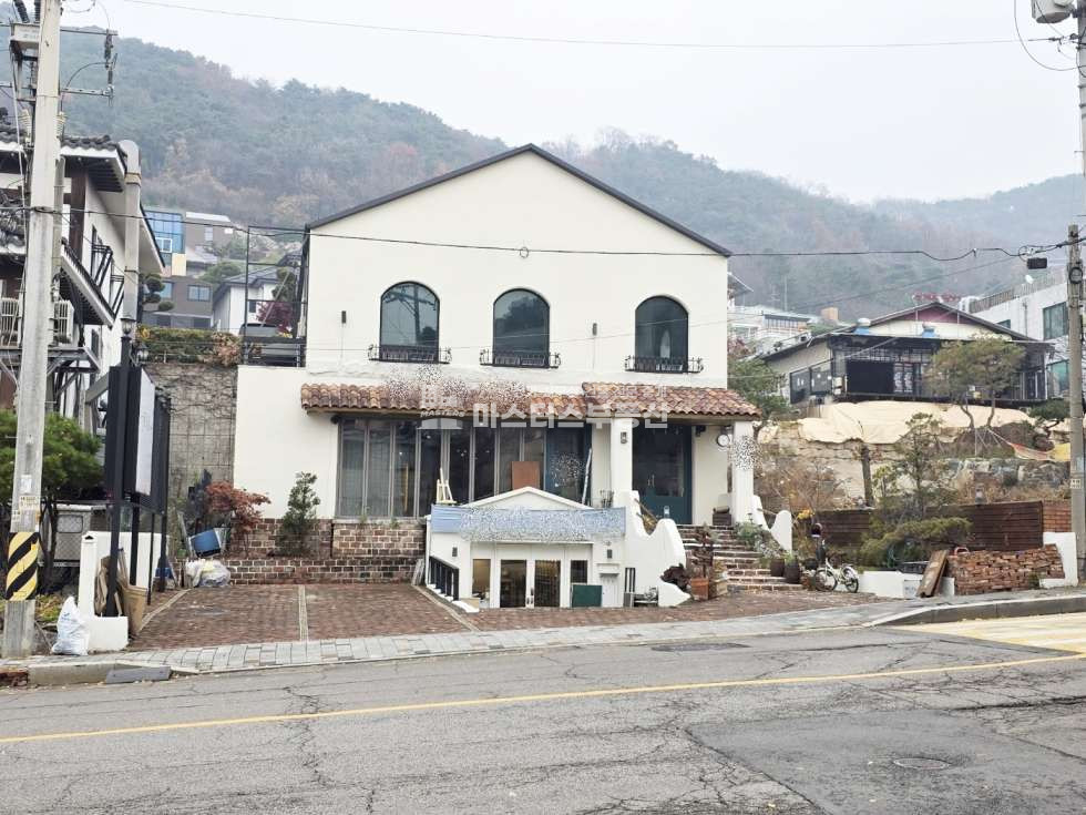 인천 연수구 옥련동 사진있음. 시설무권리유원지 메인 식당거리 라인 2층. 약54평 월세 매물번호 11371 사진 1