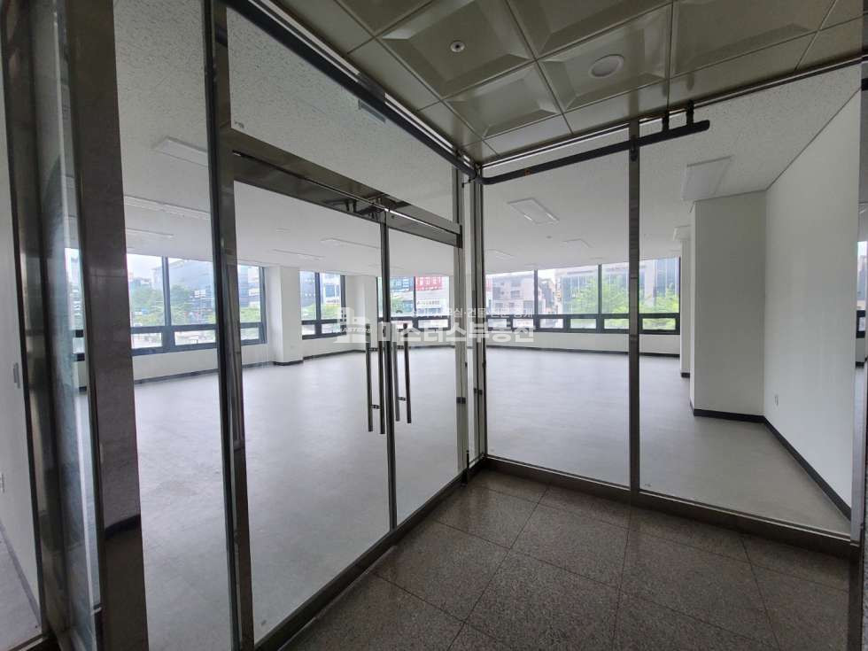 인천 남동구 구월동 약100평, 남동세무서인근 도로변 코너자리 건물2층 무권리 공실 월세 매물번호 11180 사진 13
