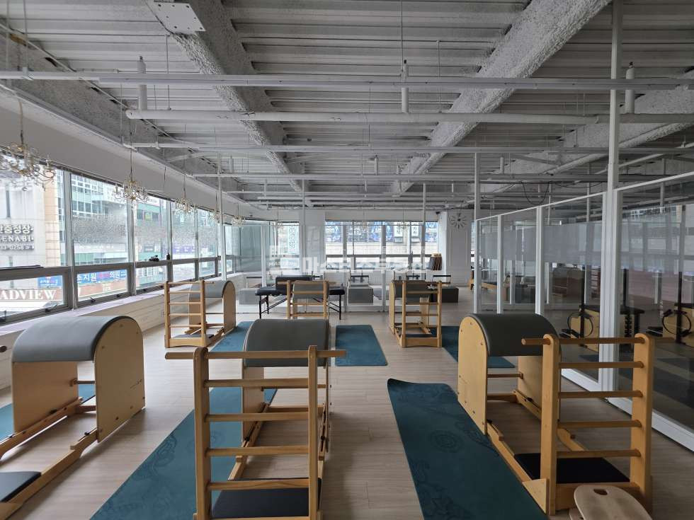 인천 남동구 구월동 전용62평, 로데오 메인상권 3층 코너자리 2면 노출 무권리 월세 매물번호 11345 사진 1
