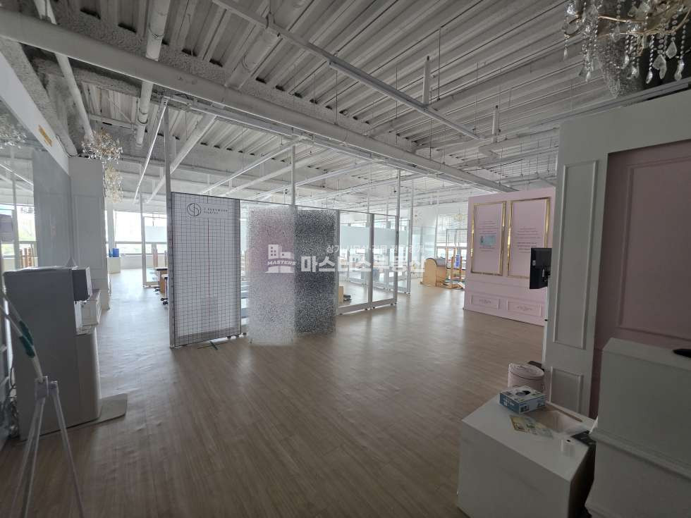인천 남동구 구월동 전용62평, 로데오 메인상권 3층 코너자리 2면 노출 무권리 월세 매물번호 11345 사진 4
