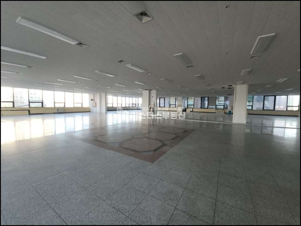 인천 부평구 부평동 1동 부흥오거리 대로변 노출최고 대형평수 상가 임대 월세 매물번호 10799 사진 2