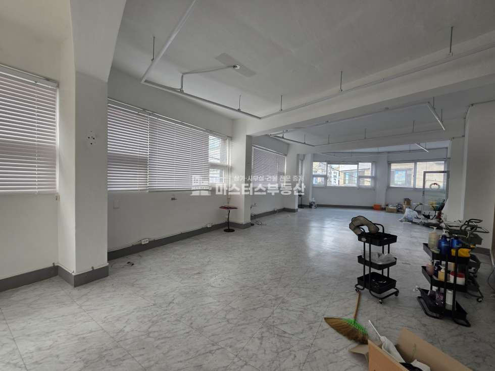 인천 남동구 만수동 실사진O, 만수동 향촌입구 삼거리 인근 대로변 상가 2층 월세 매물번호 11722 사진 2